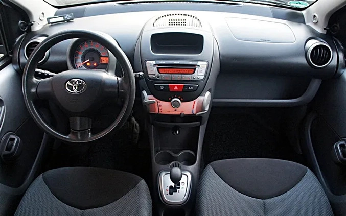 Toyota Aygo cena 14999 przebieg: 111000, rok produkcji 2006 z Raciąż małe 326